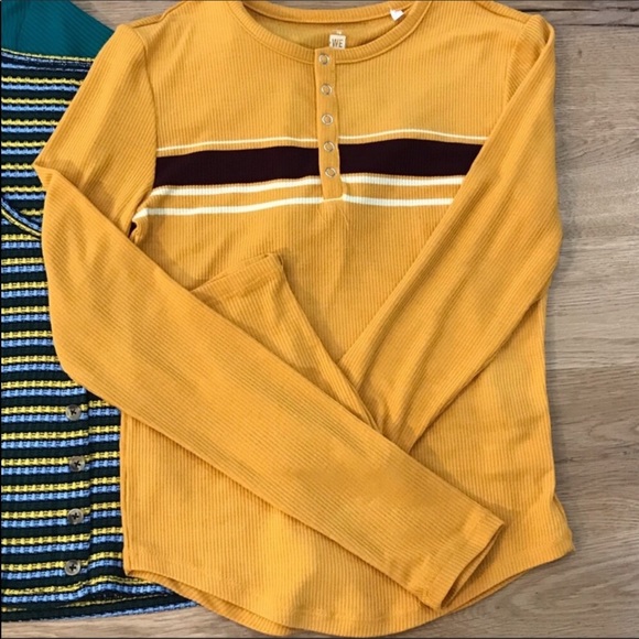 PacSun Basics Bundle of 3 Tops - Picture 2 of 6